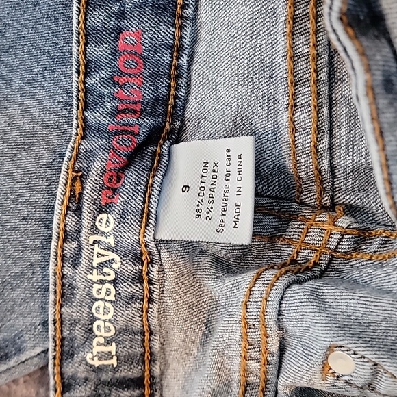 Distressed Ankle Jeans - Picture 4 of 4